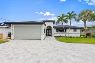 166 Bayside Dr, Clearwater Beach, FL 33767 - Photo 1
