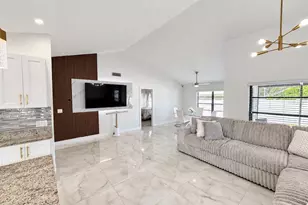 5483 Friarsway Dr, Tampa, FL 33624 - Photo 15