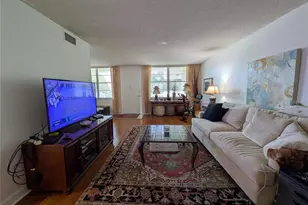 4885 1st St NE, Saint Petersburg, FL 33703 - Photo 5