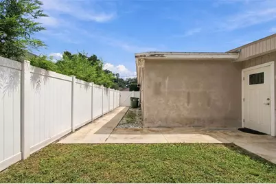 11006 N Oakleaf Avenue, Tampa, FL 33612 - Photo 37