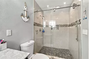 11006 N Oakleaf Ave, Tampa, FL 33612 - Photo 15