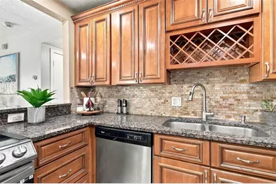 11006 N Oakleaf Avenue, Tampa, FL 33612 - Photo 11
