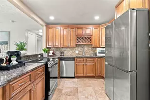 11006 N Oakleaf Ave, Tampa, FL 33612 - Photo 9