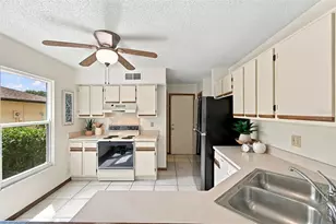 709 Jacaranda Dr, Oldsmar, FL 34677 - Photo 25