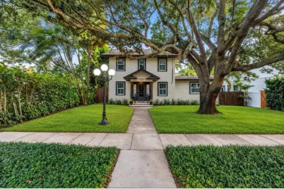229 18th Avenue NE, Saint Petersburg, FL 33704 - Photo 1