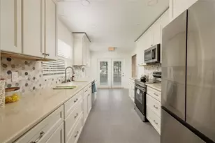 165 97th Ave NE, Saint Petersburg, FL 33702 - Photo 17