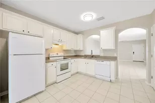 15780 Fishhawk Falls Dr, Lithia, FL 33547 - Photo 5