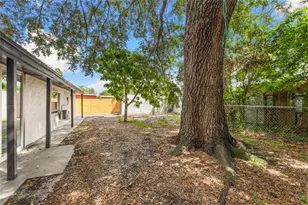 6911 Reindeer Rd, Tampa, FL 33619 - Photo 21