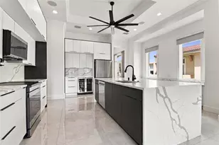1022 Paseo Del Rio NE, Saint Petersburg, FL 33702 - Photo 5