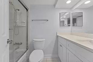 4700 Cove Cir, Saint Petersburg, FL 33708 - Photo 19
