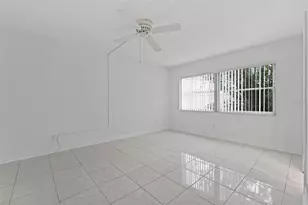 4700 Cove Cir, Saint Petersburg, FL 33708 - Photo 17