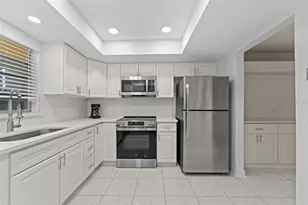 4700 Cove Cir, Saint Petersburg, FL 33708 - Photo 13
