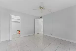 4700 Cove Cir, Saint Petersburg, FL 33708 - Photo 21