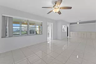 4700 Cove Cir, Saint Petersburg, FL 33708 - Photo 7