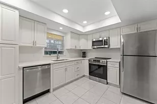 4700 Cove Cir, Saint Petersburg, FL 33708 - Photo 15