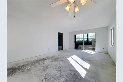 6470 Hollywood Boulevard #110, Sarasota, FL 34231 - Photo 9