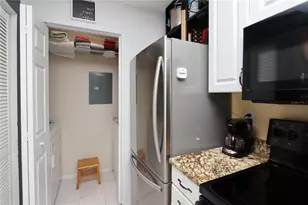 10110 Winsford Oak Blvd, Tampa, FL 33624 - Photo 5