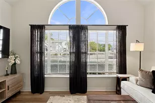 12233 Armenia Gables Cir, Tampa, FL 33612 - Photo 9