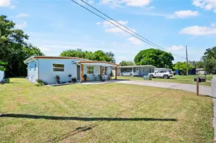 815 67th St S, Saint Petersburg, FL 33707 - Photo 9