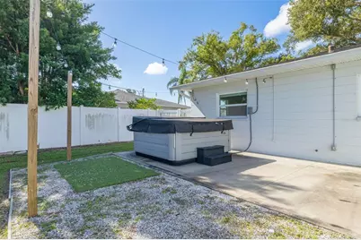 2001 41st Street N, Saint Petersburg, FL 33713 - Photo 9