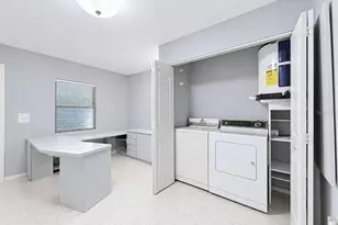 1026 W Rambla St, Tampa, FL 33612 - Photo 21
