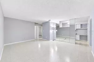 1026 W Rambla St, Tampa, FL 33612 - Photo 5