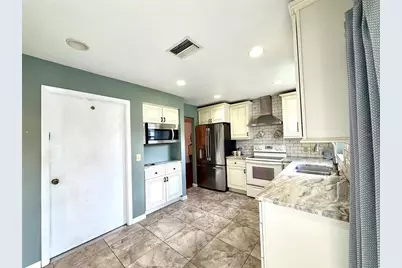 3606 57th Avenue Drive W, Bradenton, FL 34210 - Photo 13