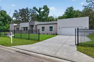 8003 Chaney Ln, Tampa, FL 33617 - Photo 5