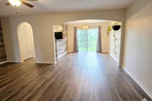9863 Ashburn Lake Dr, Tampa, FL 33610 - Photo 3