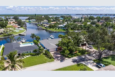1894 Tanglewood Drive NE, Saint Petersburg, FL 33702 - Photo 51