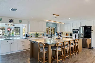 1894 Tanglewood Drive NE, Saint Petersburg, FL 33702 - Photo 9