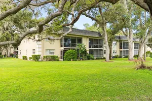 43 Country Club Dr, Largo, FL 33771 - Photo 13