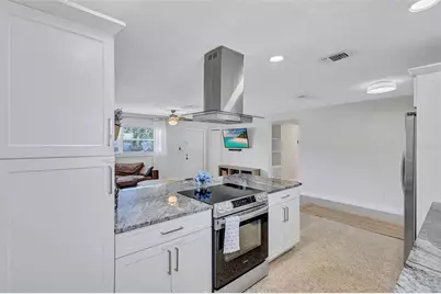 3672 Searobin Drive SE, Saint Petersburg, FL 33705 - Photo 13