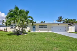 3672 Searobin Dr SE, Saint Petersburg, FL 33705 - Photo 1