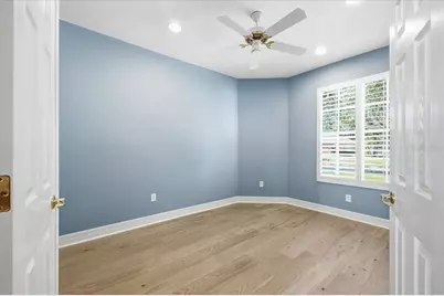 15019 Lake Emerald Boulevard, Tampa, FL 33618 - Photo 37