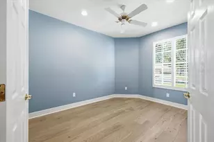 15019 Lake Emerald Blvd, Tampa, FL 33618 - Photo 37