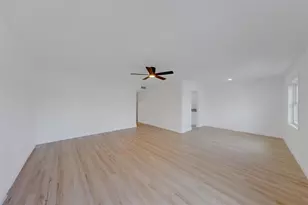 9218 Tudor Dr, Tampa, FL 33615 - Photo 3