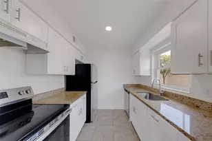 9218 Tudor Dr, Tampa, FL 33615 - Photo 9