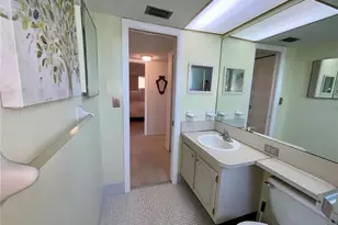 4650 Cove Cir, Saint Petersburg, FL 33708 - Photo 13