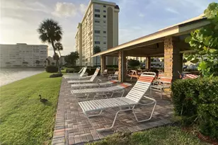 4650 Cove Cir, Saint Petersburg, FL 33708 - Photo 17