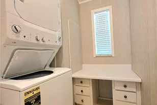 37321 Eileen Ave, Zephyrhills, FL 33542 - Photo 21