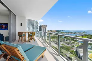 301 1st St S, Saint Petersburg, FL 33701 - Photo 1