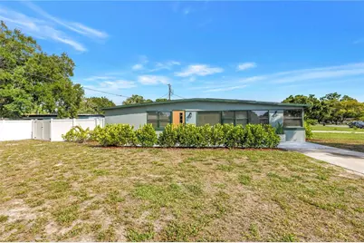 7599 Meadowlawn Drive N, Saint Petersburg, FL 33702 - Photo 3