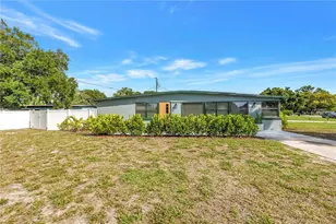 7599 Meadowlawn Dr N, Saint Petersburg, FL 33702 - Photo 3