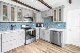 7599 Meadowlawn Dr N, Saint Petersburg, FL 33702 - Photo 13