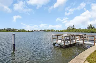 800 Chesapeake Dr, Tarpon Springs, FL 34689 - Photo 3