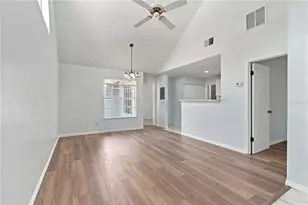 12291 Armenia Gables Cir, Tampa, FL 33612 - Photo 9