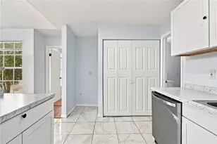 12291 Armenia Gables Cir, Tampa, FL 33612 - Photo 7