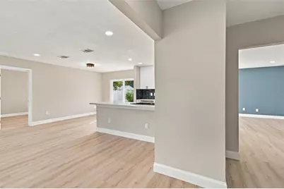 13918 Briardale Lane, Tampa, FL 33618 - Photo 9