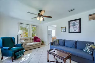 1437 56th St S, Gulfport, FL 33707 - Photo 3